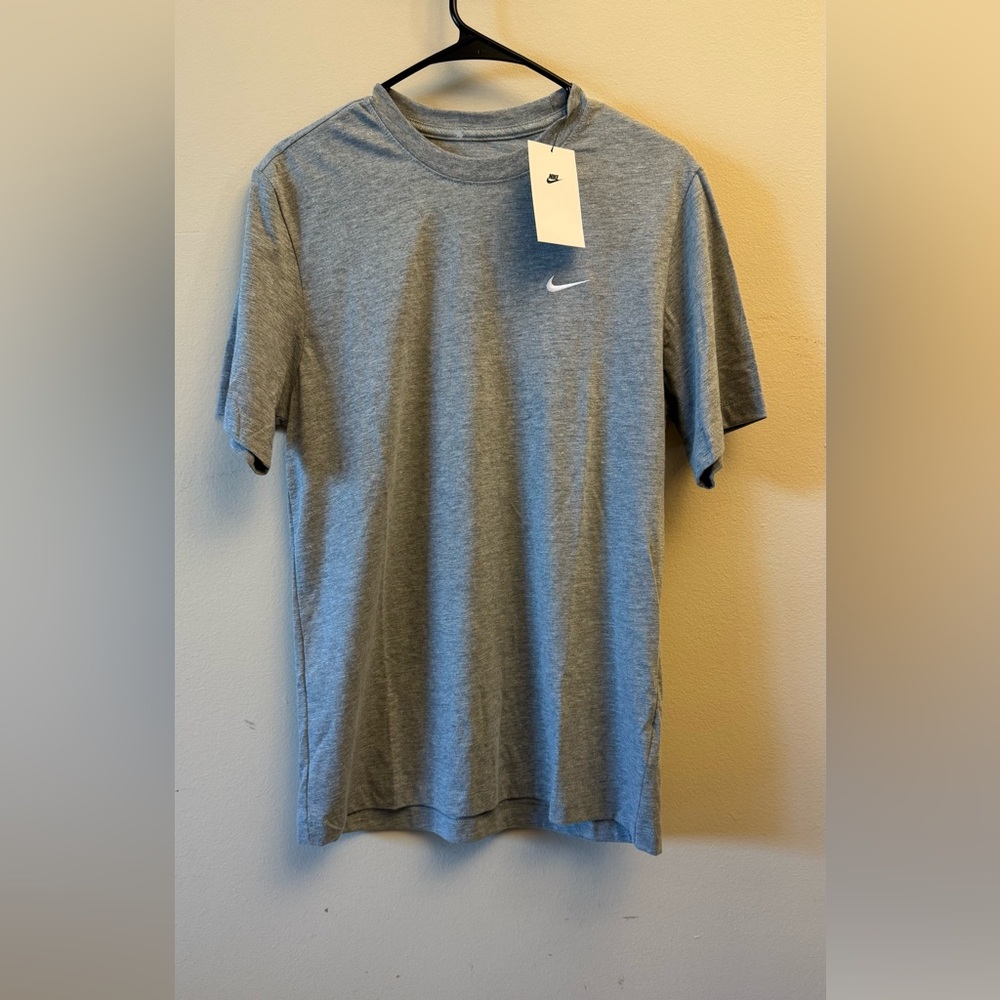 Nike Men's Gray The Nike Tee T-Shirt
